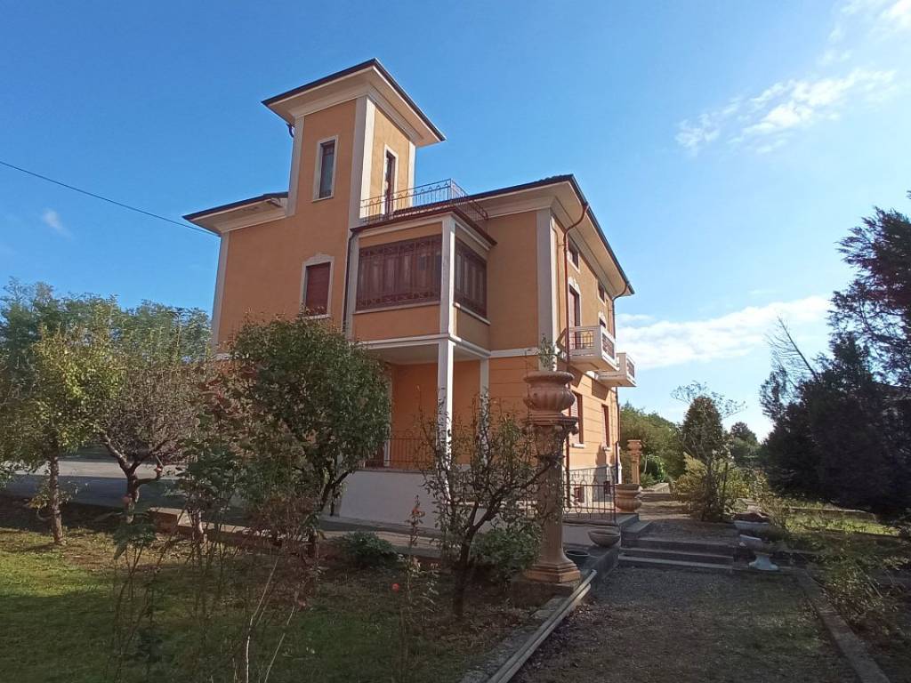 Villa a Gattinara in Corso Giuseppe Garibaldi, 184 - Foto 4