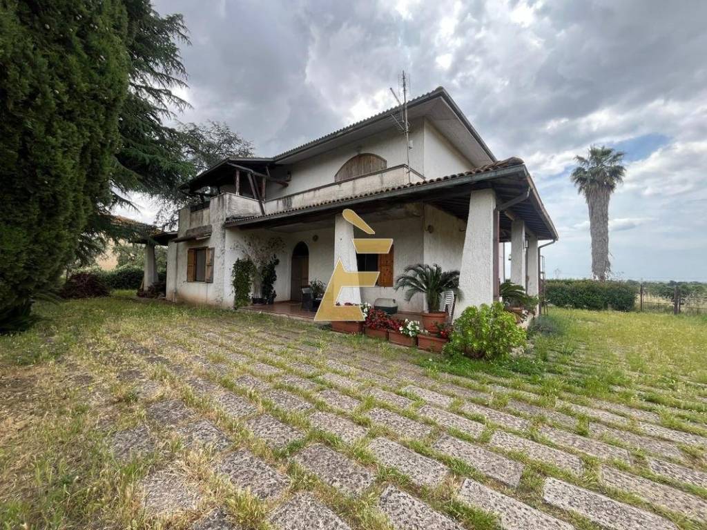 Villa a Aprilia in Via Crocetta di Carano, 40 - Foto 2