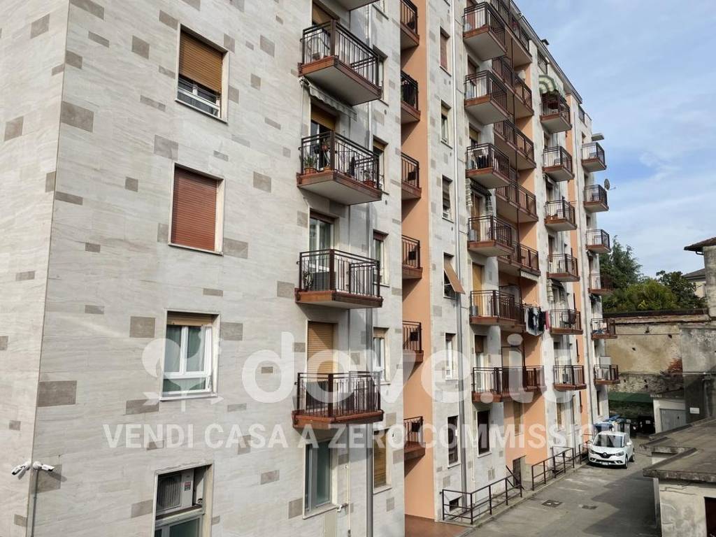 Appartamento a Luino in Via XV Agosto, 32 - Foto 2