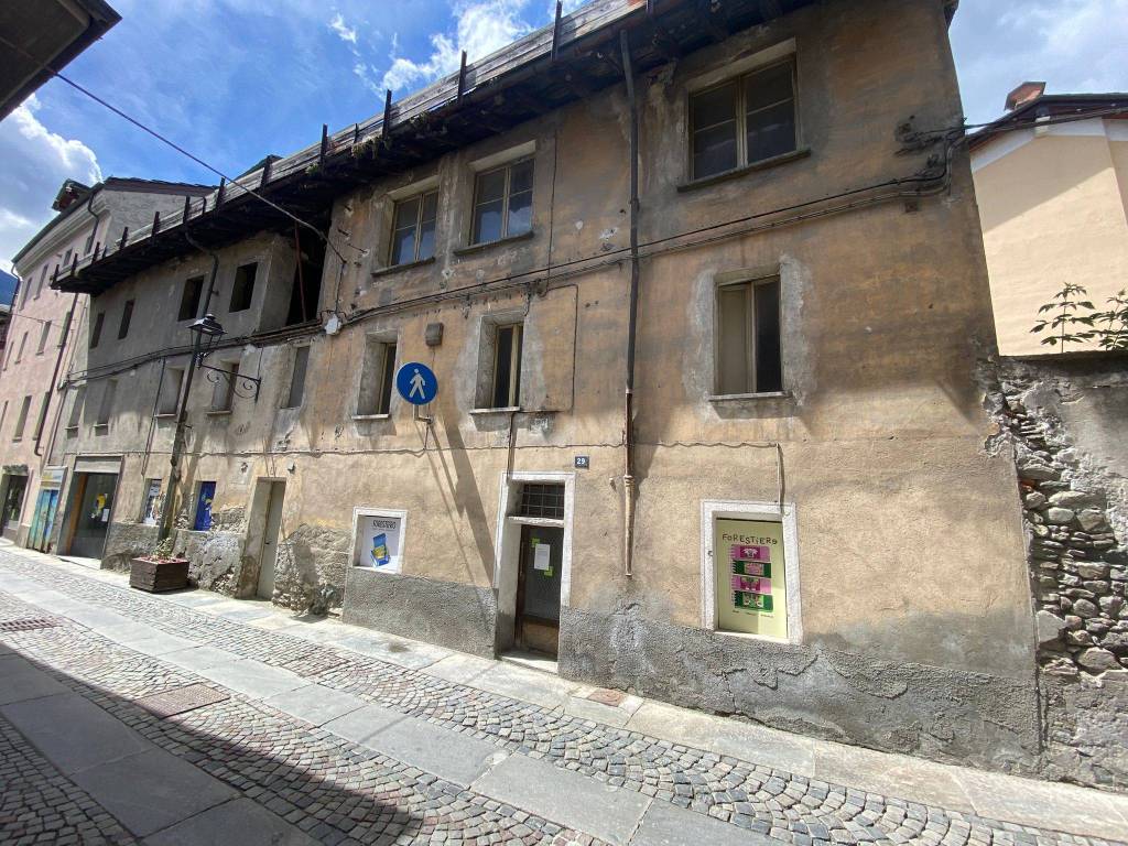 Palazzo / stabile a Aosta in Via Laurent Martinet, 23 - Foto 2