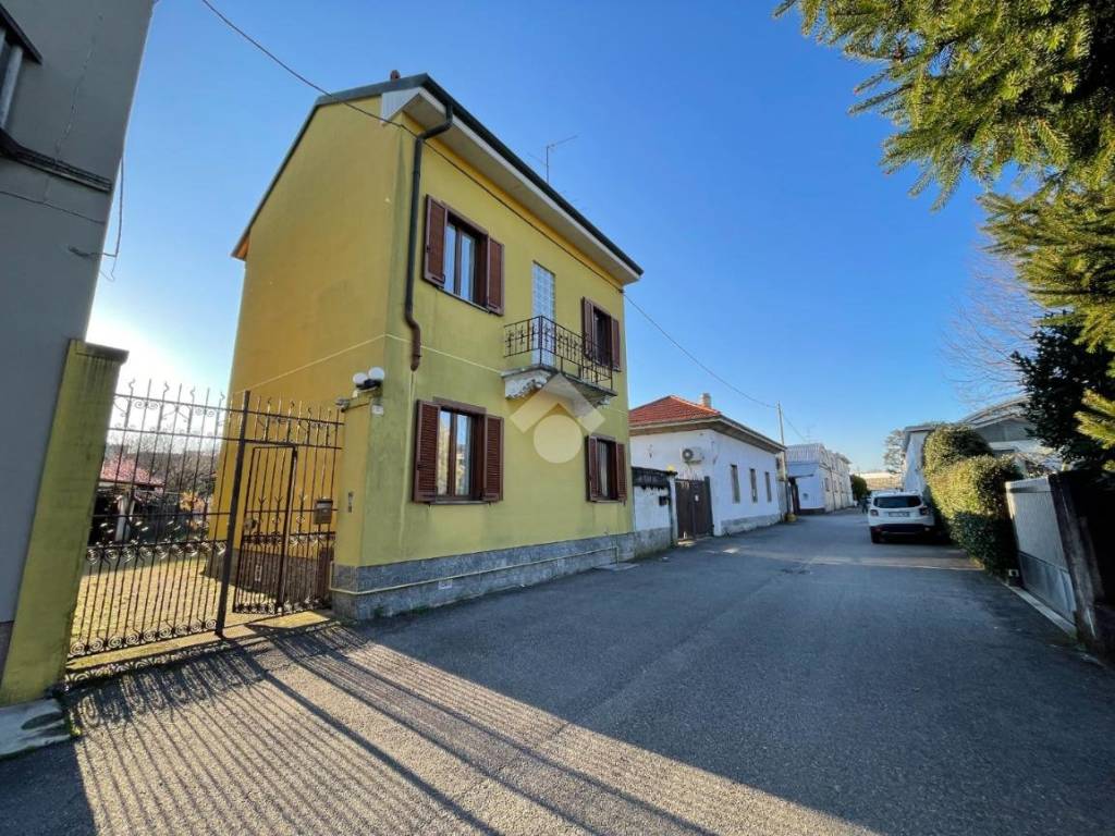 Casa indipendente a Busto arsizio in Via Arezzo, 5 - Foto 2