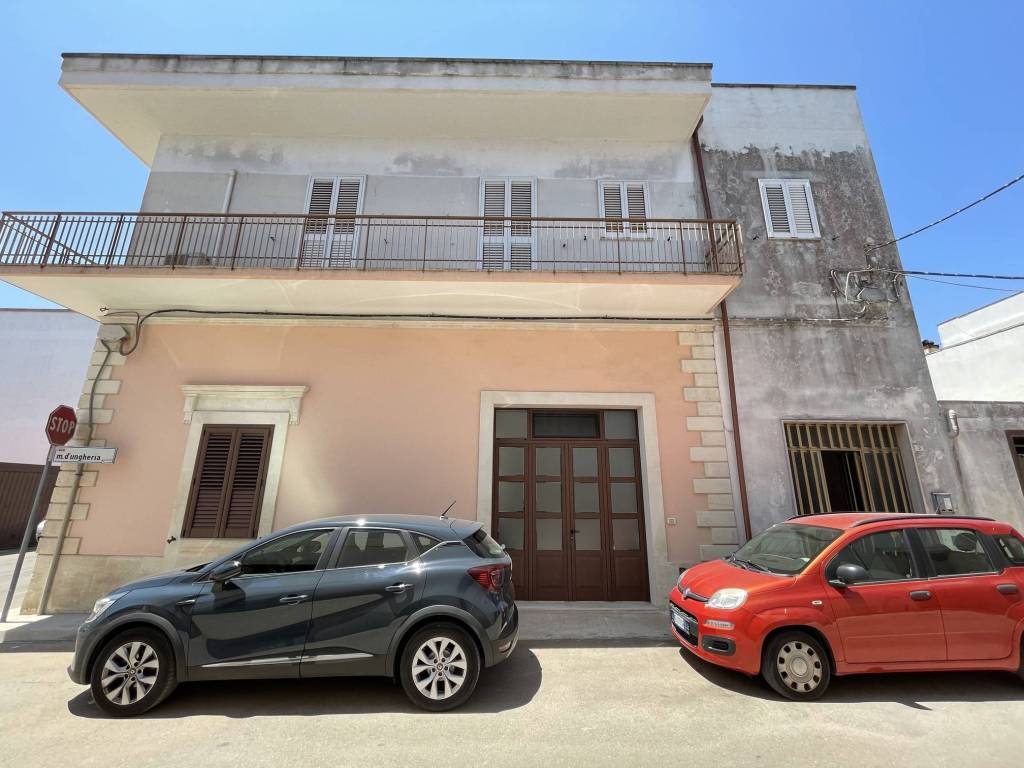 Appartamento a Carpignano salentino in Via Martiri d'Ungheria - Foto 2