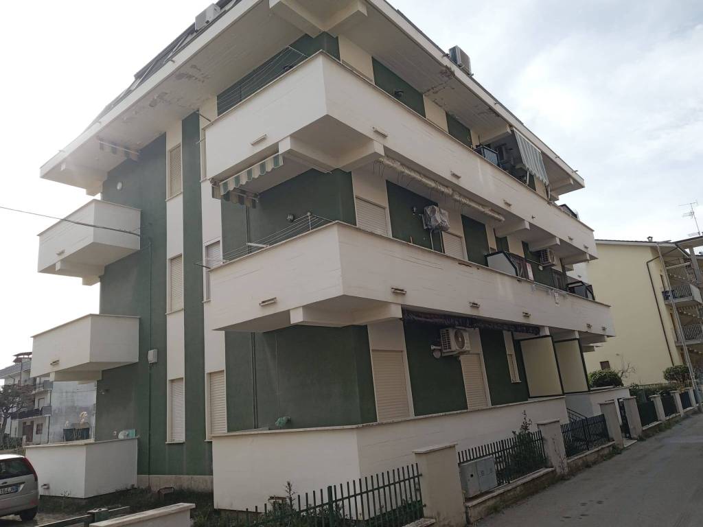 Appartamento a Alba adriatica in Via Rovigo - Foto 2