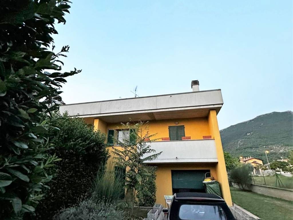 Villetta a schiera a Gubbio in Strada Provinciale De Mocaiana - Foto 4