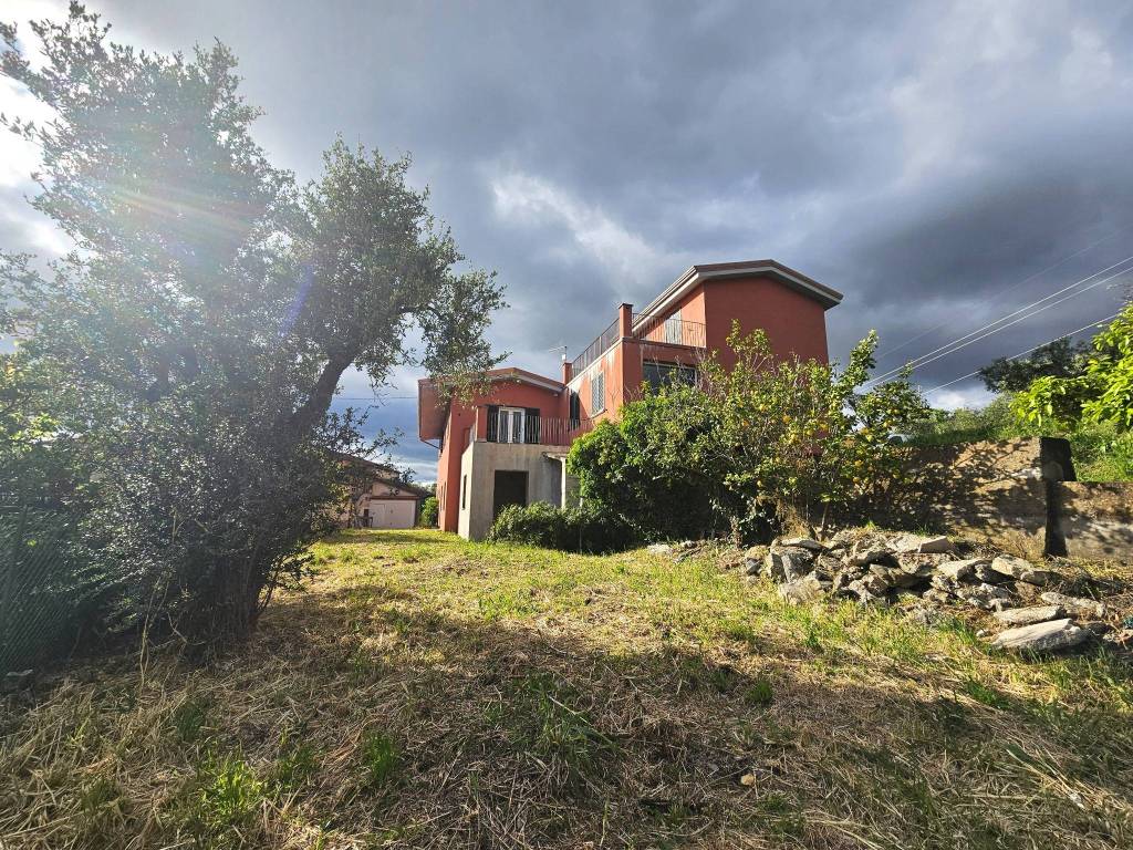 Villa a Castelnuovo magra in Via Montecchio, 64 - Foto 2