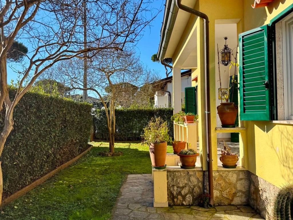 Villa a Pietrasanta in Via Firenze, 83 - Foto 2