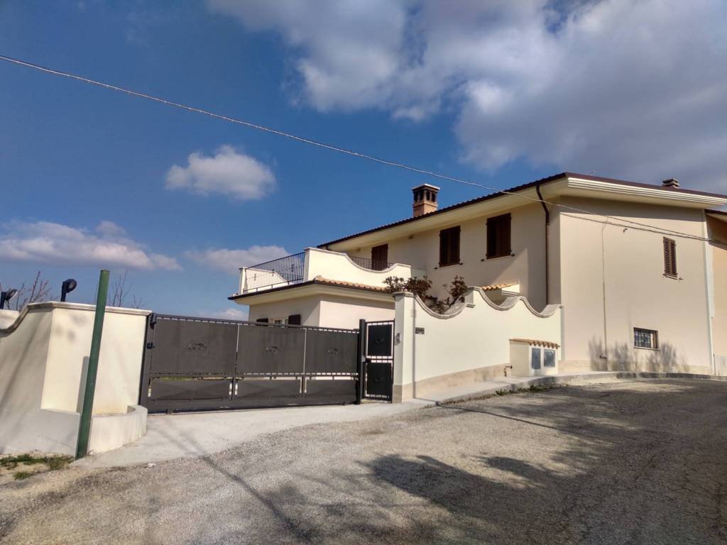 Villa a Ascoli piceno in Frazione Monticelli, 246 - Foto 2