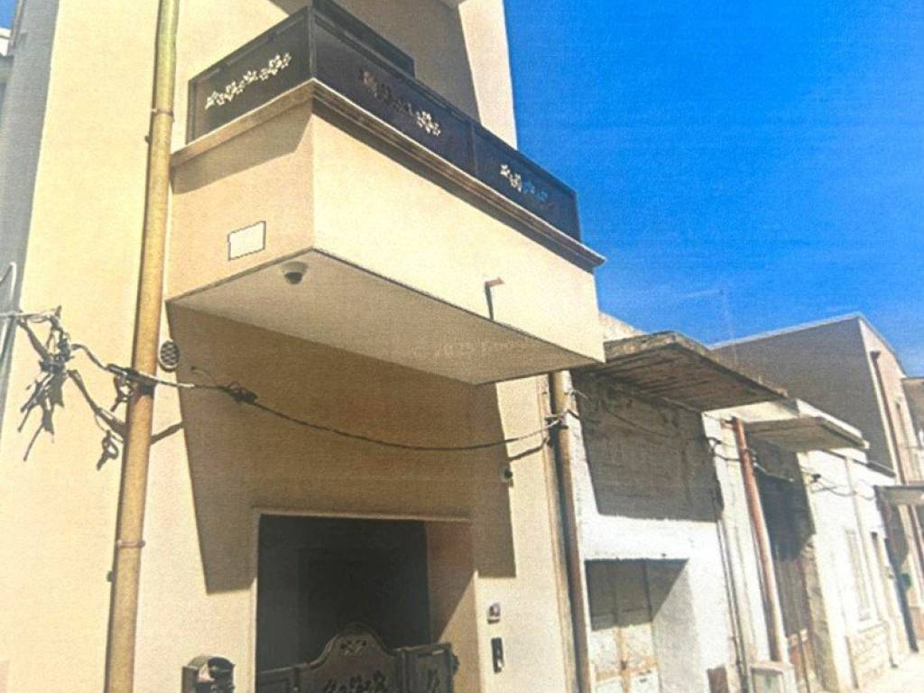 Casa indipendente a Pulsano in VIA UMBERTO I , 130 - Foto 2