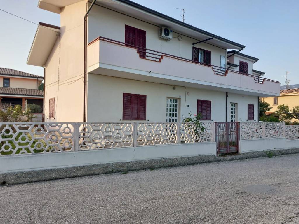 Villa a Nereto in Strada Comunale Parignano Inferiore - Foto 2