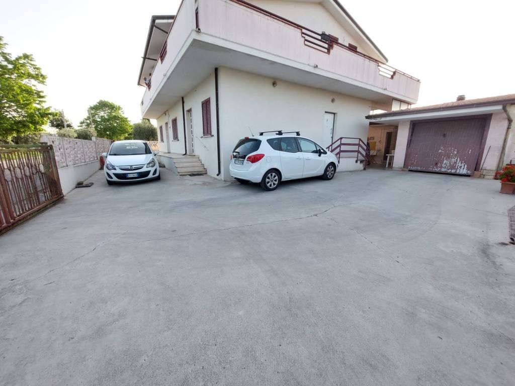 Villa a Nereto in Strada Comunale Parignano Inferiore - Foto 4