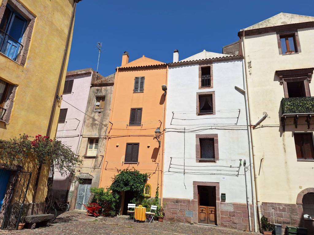 Casa indipendente a Bosa in Via Corte Intro - Foto 2