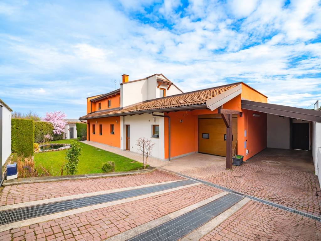 Villa a Bernezzo in Via Fontana Marta, 22 - Foto 4