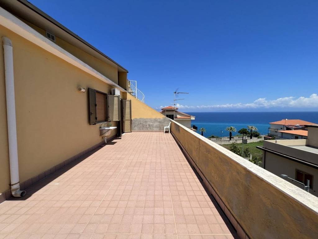 Attico / mansarda a Briatico in Viale della Vittoria, 23 - Foto 2