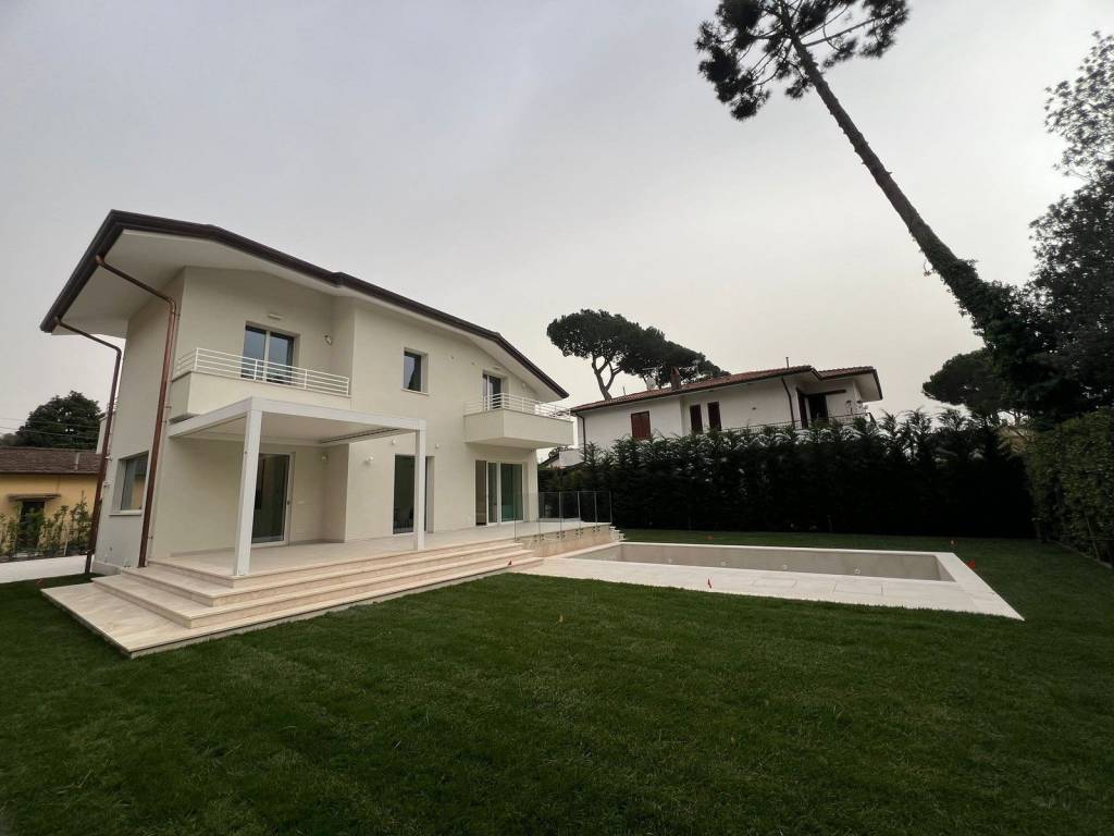 Villa a Pietrasanta in Via Enrico Toti, 46 - Foto 3