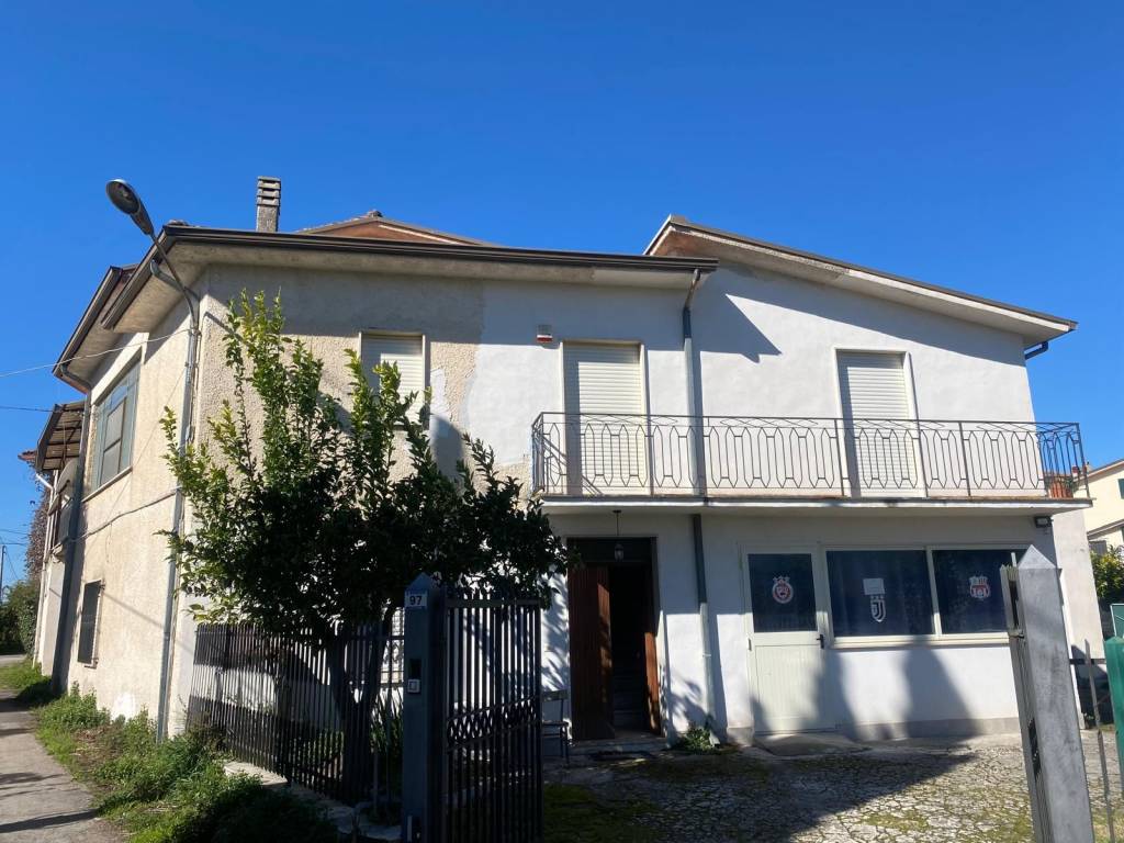 Villa a Cervaro in Via Santa Lucia, 97 - Foto 2