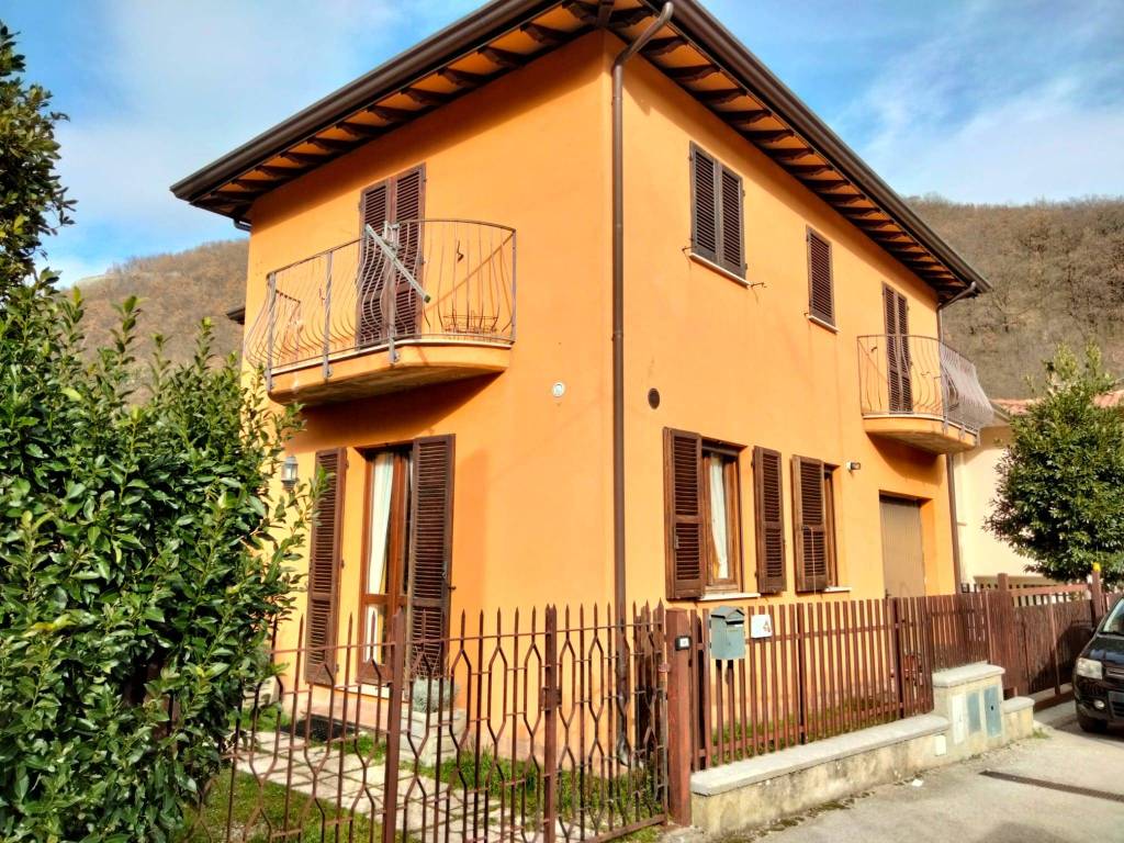 Villa a Nocera umbra in Vocabolo Bagnara - Foto 2