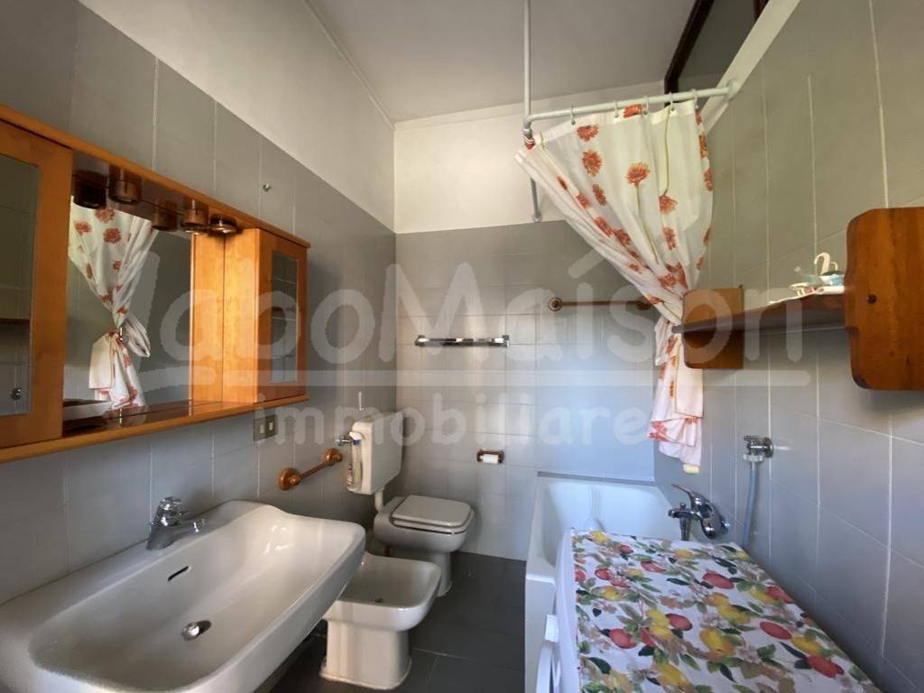 Appartamento a Gavirate in viale verbano - Foto 2