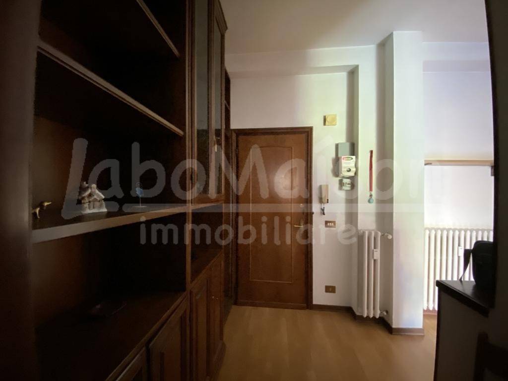 Appartamento a Gavirate in viale verbano - Foto 4
