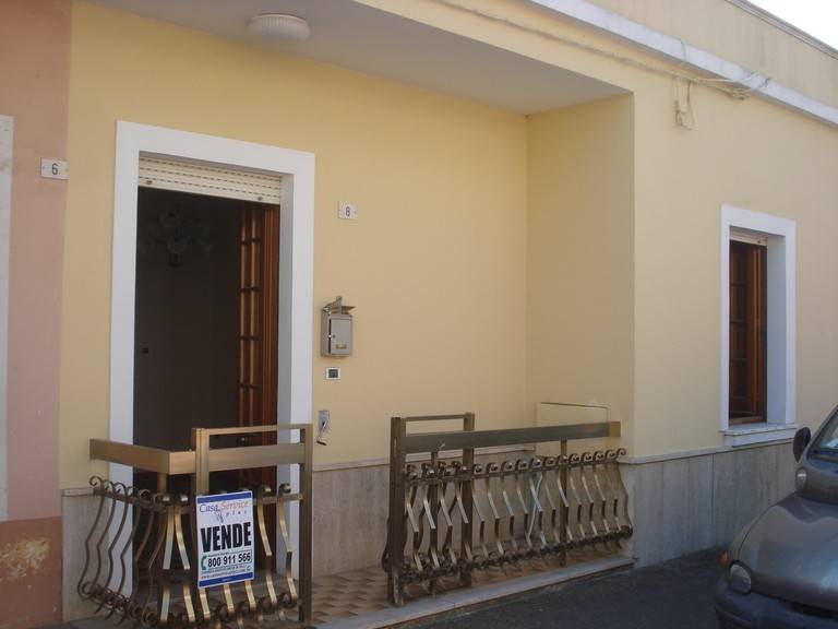 Casa indipendente a Racale in Via Isonzo - Foto 2