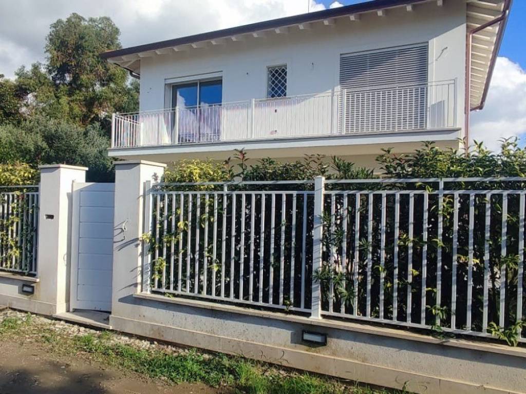 Villa a Pietrasanta in Viale Apua - Foto 2