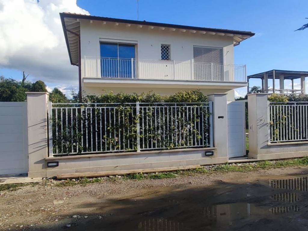 Villa a Pietrasanta in Viale Apua - Foto 3
