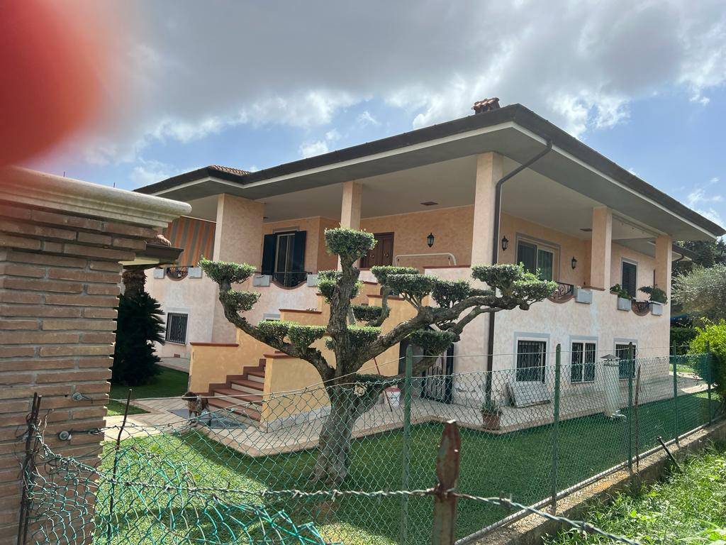 Villa a Aprilia in Via Monti Cimini - Foto 2