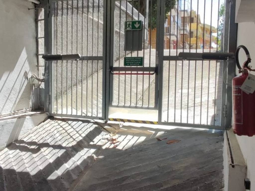 Box / garage a Loano in Via Francesco Petrarca - Foto 2