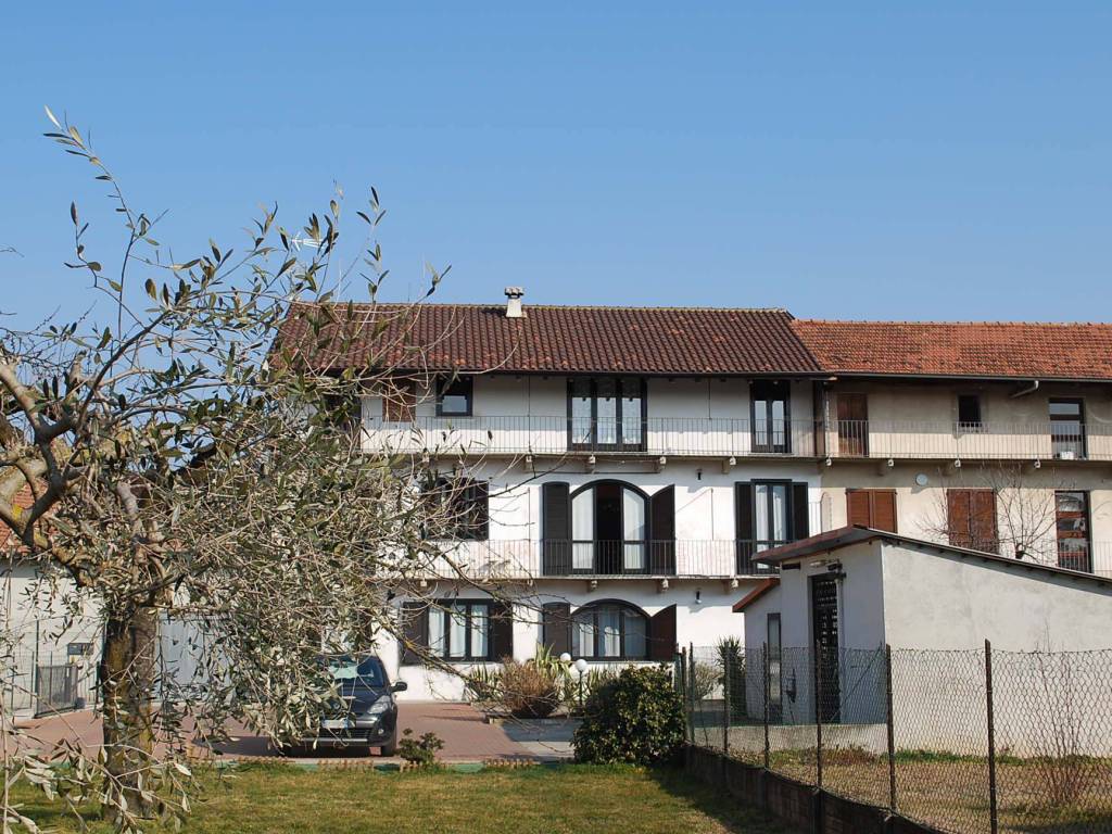 Rustico / casale a Oleggio - Foto 2