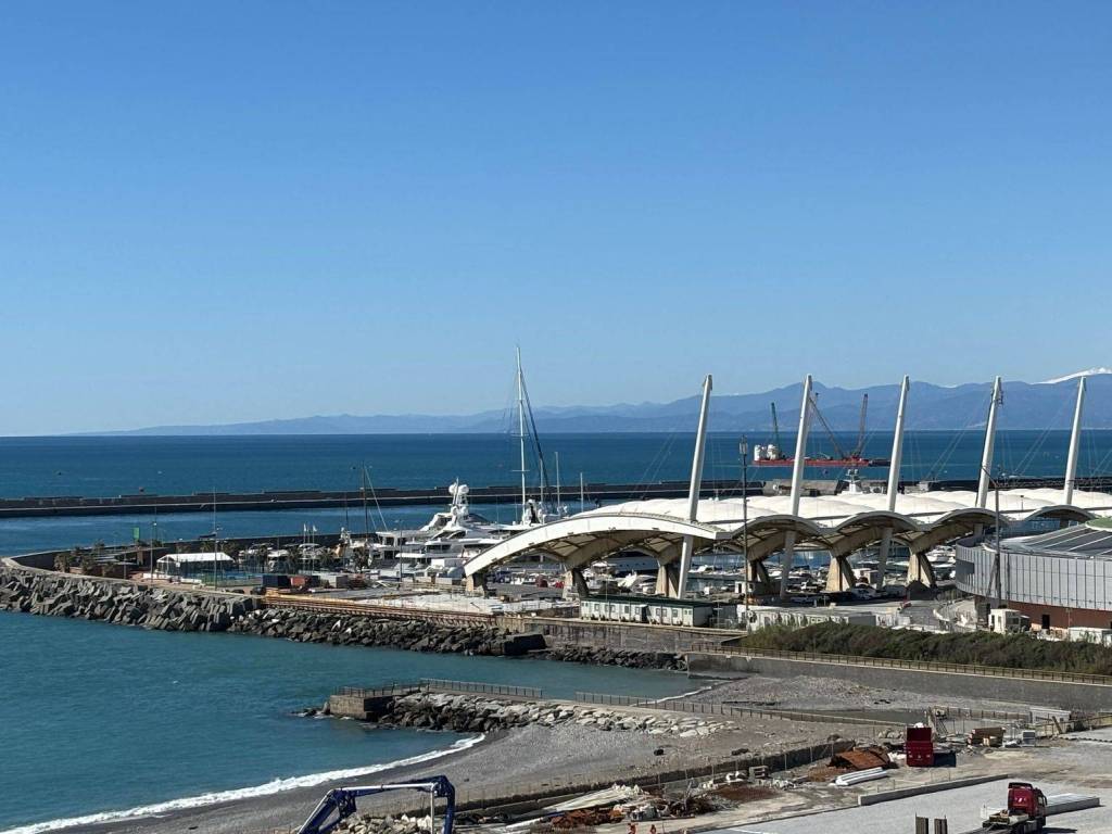 Appartamento a Genova in Piazza Raffaele Rossetti, 5 - Foto 3