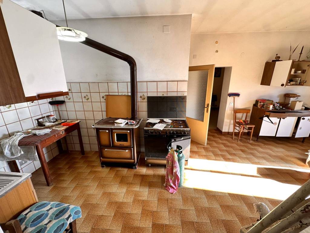 Casa indipendente a Castiglione del lago in Località Prima Poggi - Foto 3