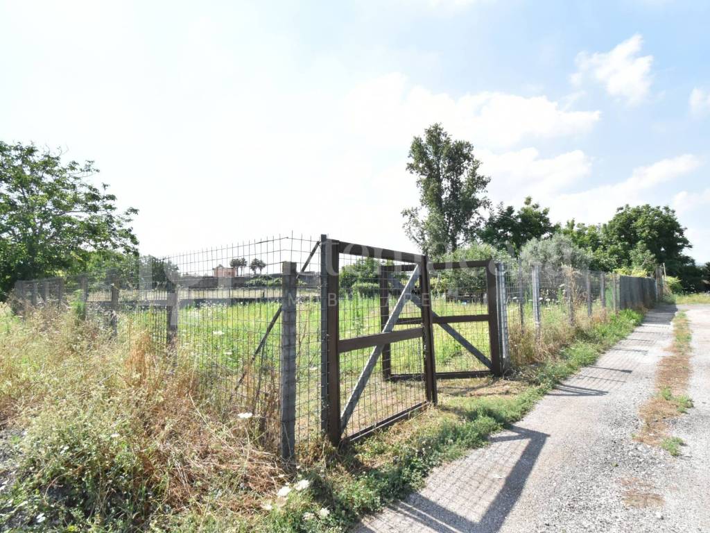 Terreno a Brusciano in Via Cimitero - Foto 1