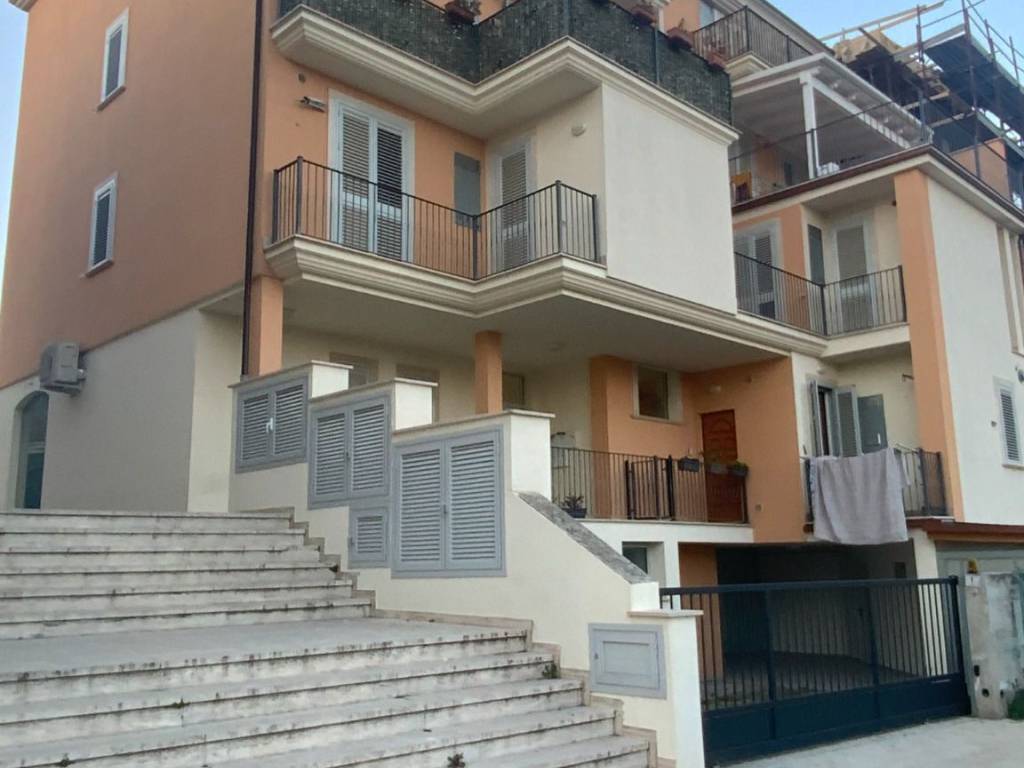 Appartamento a Nereto in Piazza Camillo Benso di Cavour - Foto 2