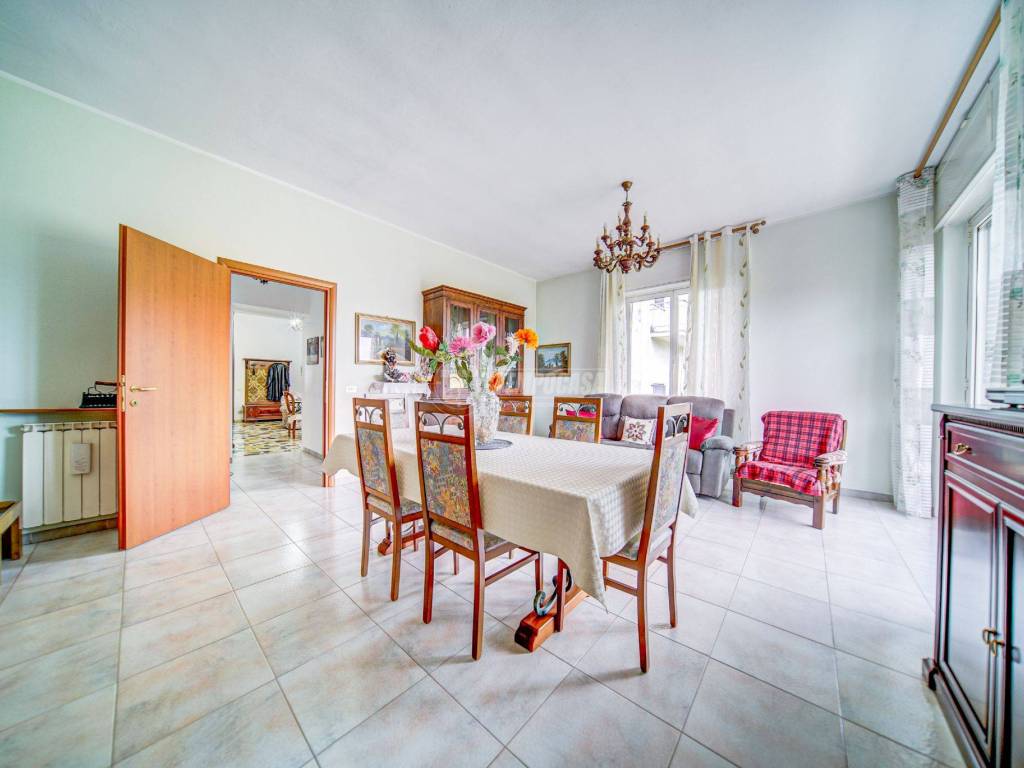 Villa a Albizzate in Via Monte Rosa - Foto 4