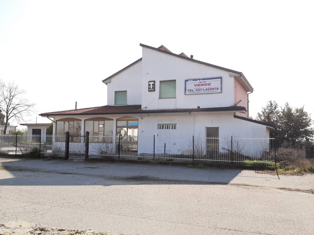 Villa a Crespiatica in Strada Statale 235 - Foto 3