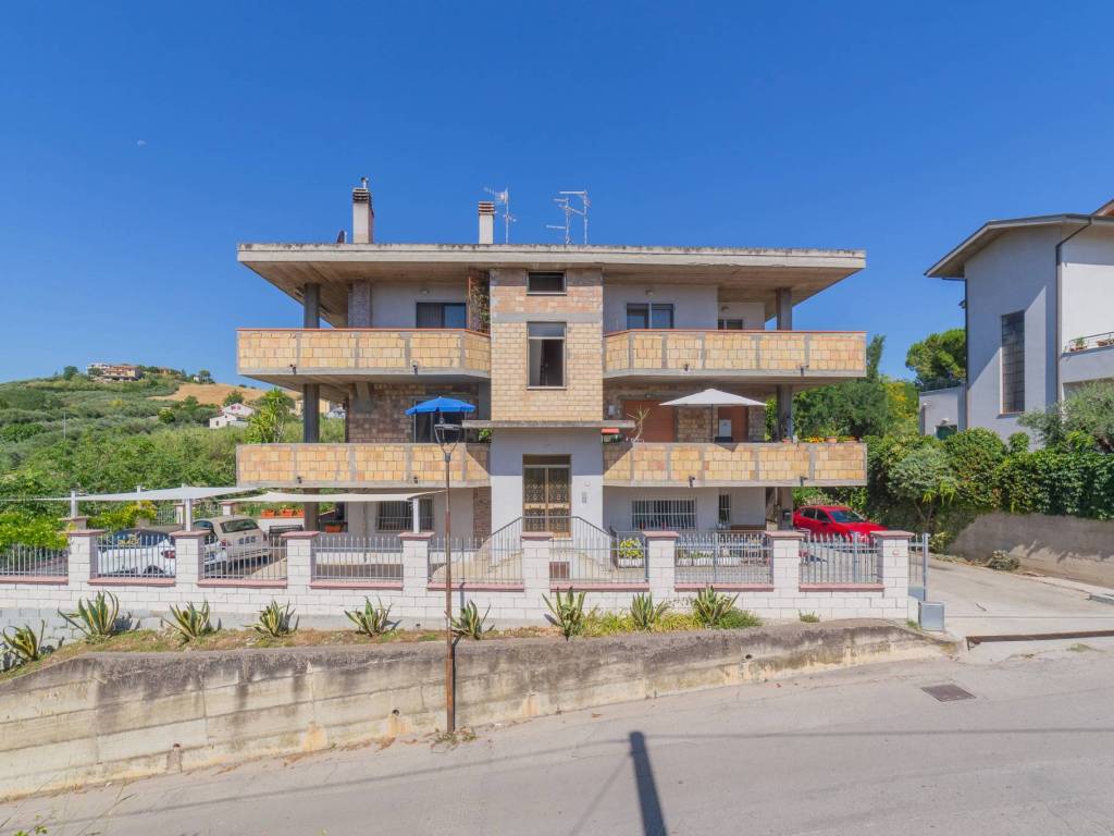 Palazzo / stabile a Silvi in Contrada Santo Stefano, 137 - Foto 2