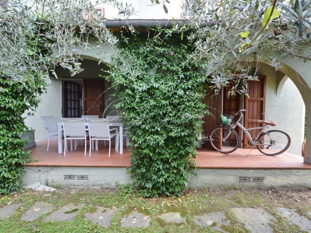 Villa a Forte dei marmi in Via Terreni Pacchiani - Foto 4