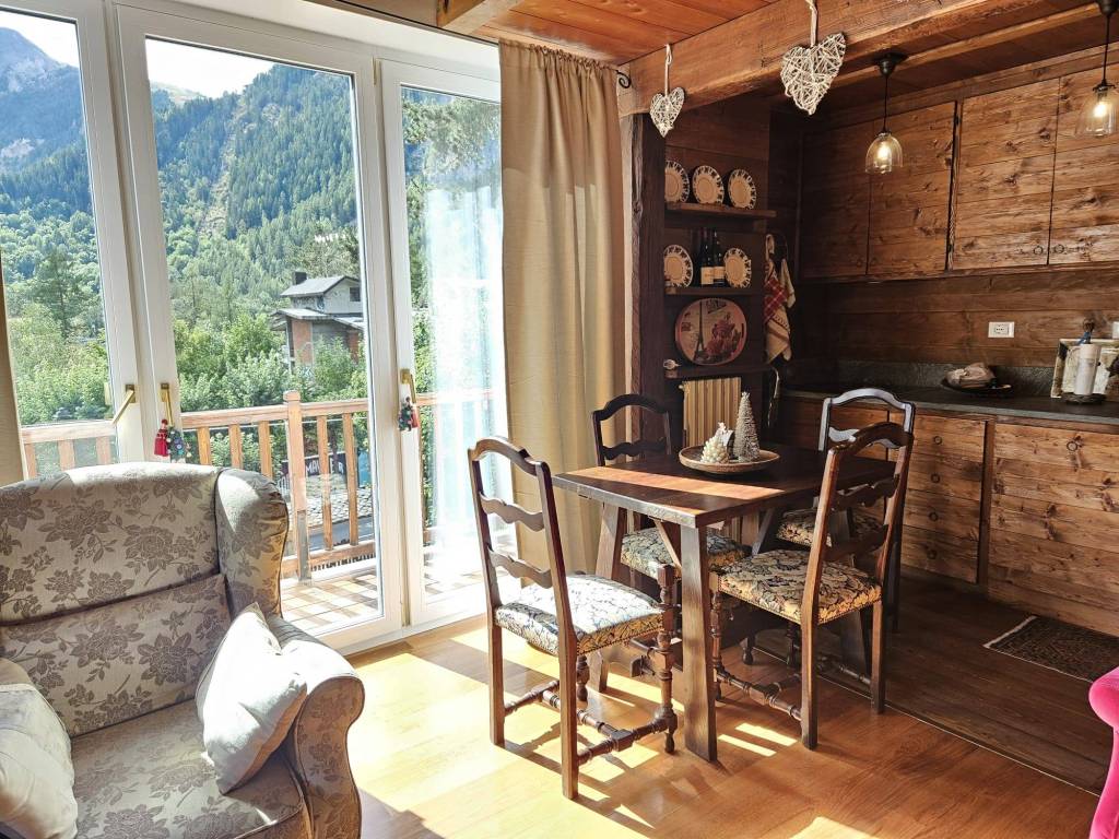 Appartamento a Courmayeur in Viale Monte Bianco - Foto 2