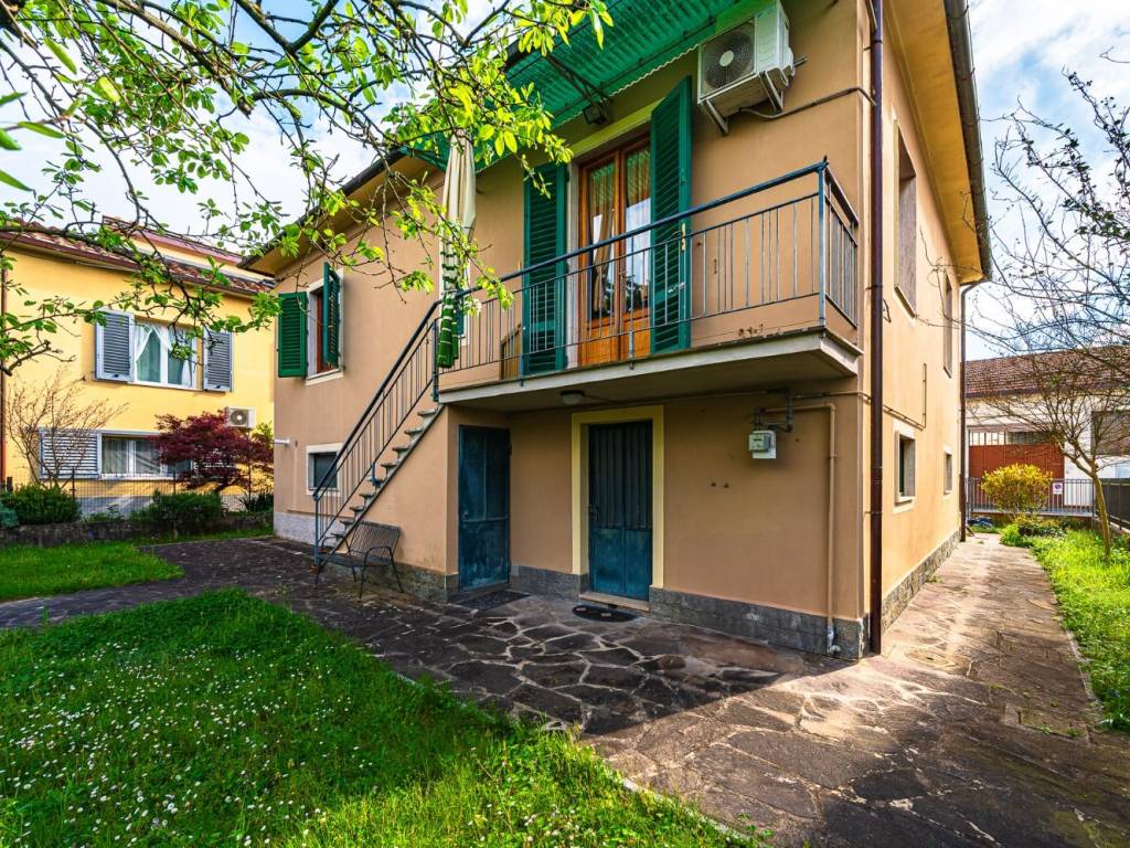 Villa a Pistoia in Via Giambattista Pergolesi - Foto 2