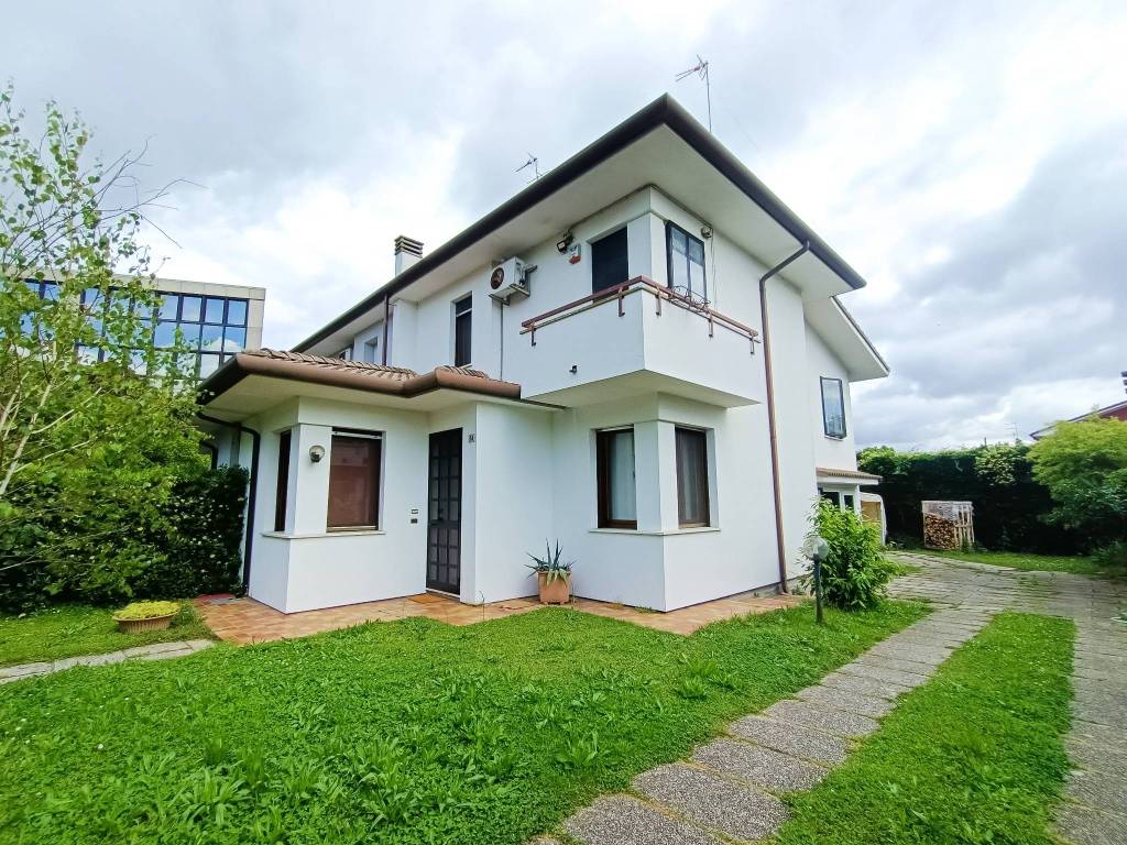 Villa a Adria in Via Nino Cattozzo, 54 - Foto 2