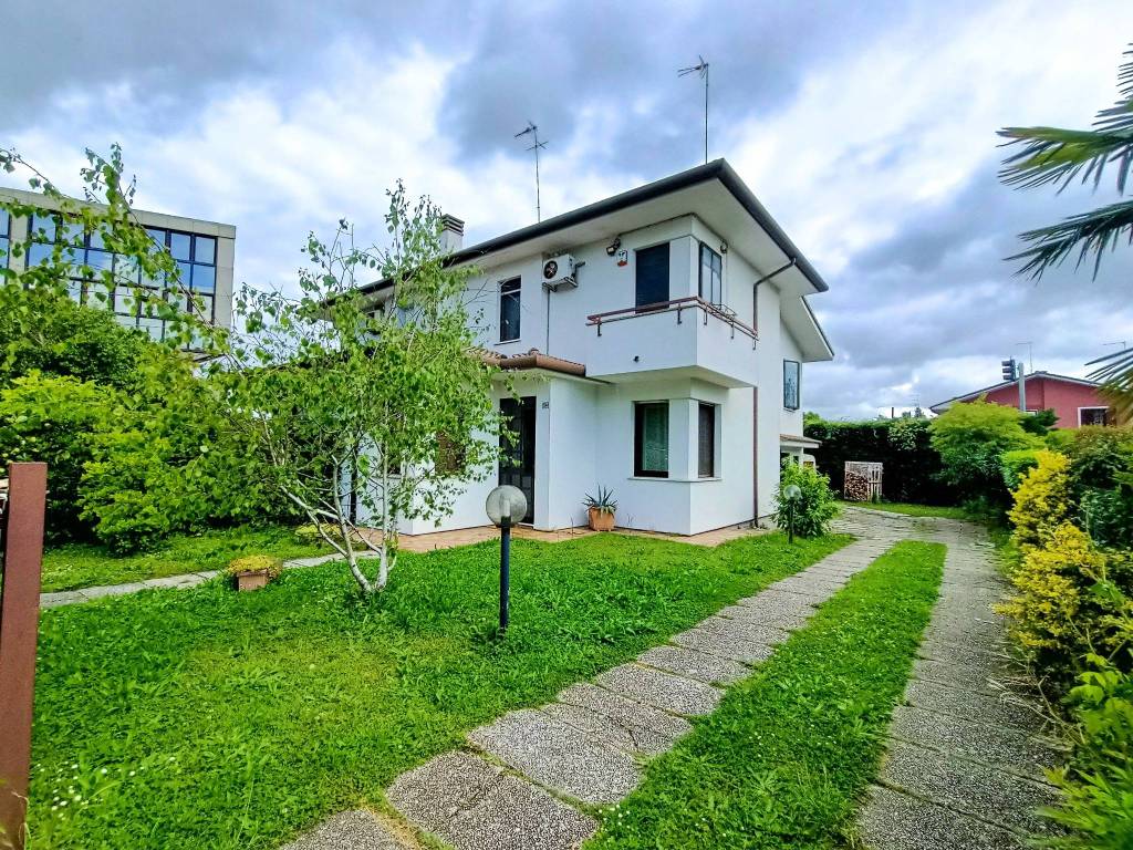 Villa a Adria in Via Nino Cattozzo, 54 - Foto 3