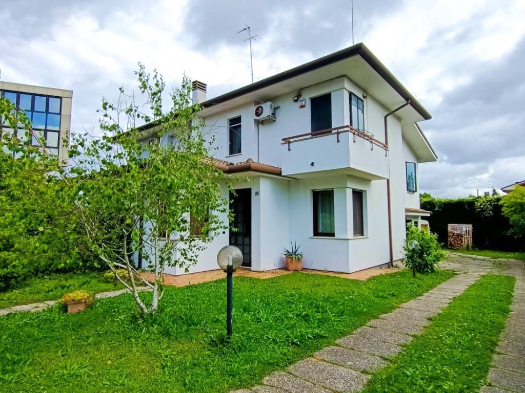 Villa a Adria in Via Nino Cattozzo, 54 - Foto 4