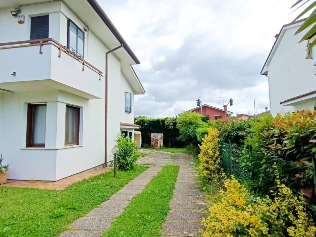 Villa a Adria in Via Nino Cattozzo, 54 - Foto 5