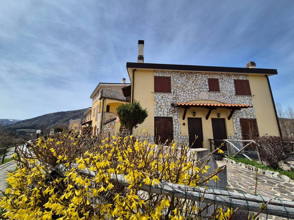 Villetta a schiera a Rocca di cambio in Via Campo Felice - Foto 3