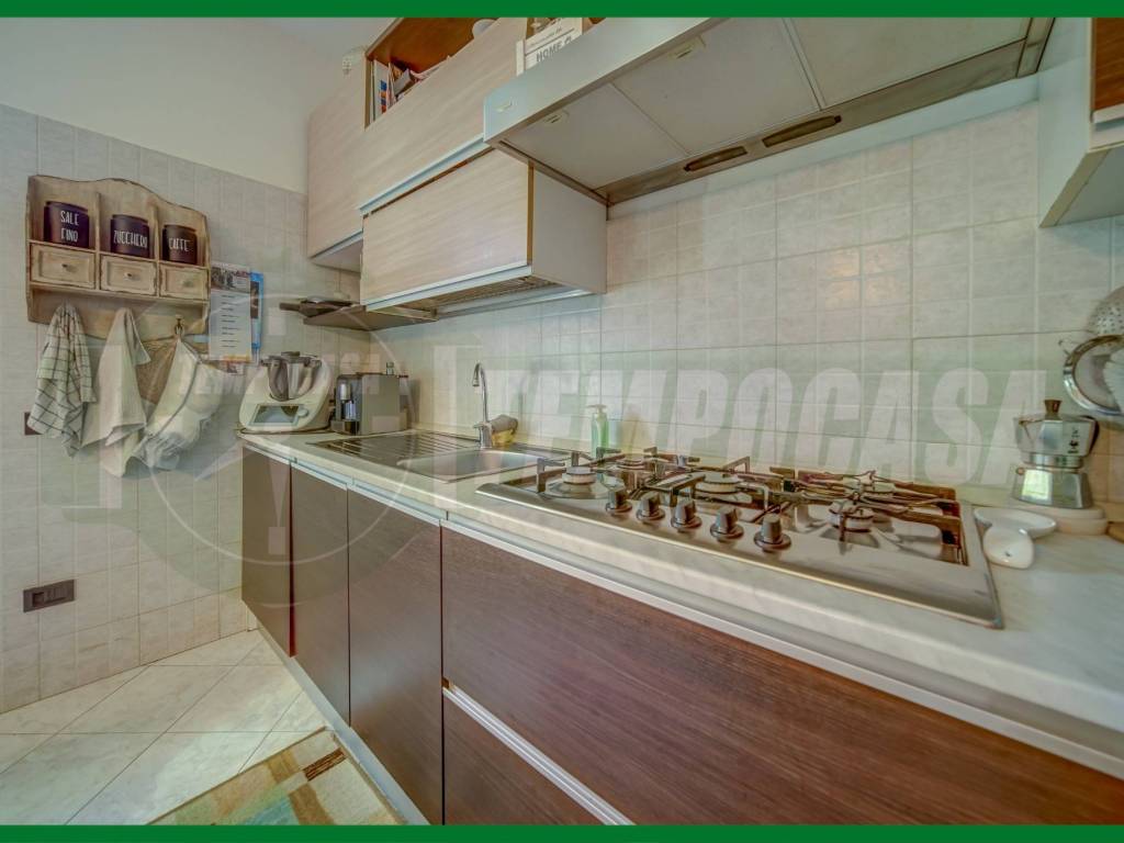 Appartamento a Gavirate in Via Oltrona, 14 - Foto 2