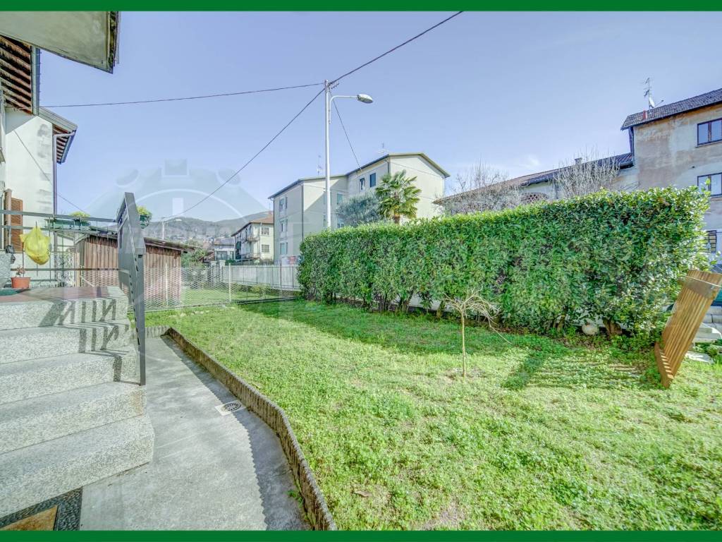 Appartamento a Gavirate in Via Oltrona, 14 - Foto 3