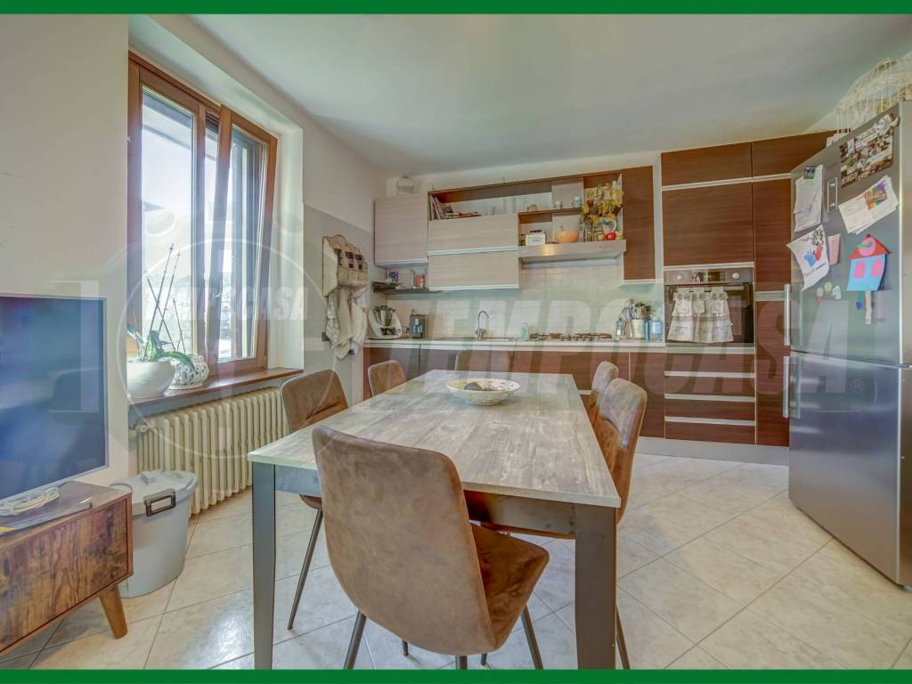 Appartamento a Gavirate in Via Oltrona, 14 - Foto 4