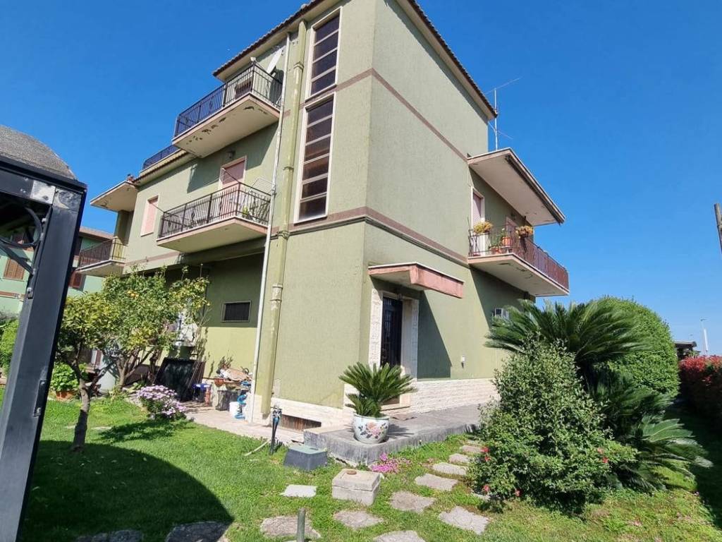 Palazzo / stabile a Aprilia in VIA CARROCETO, 228 - Foto 3