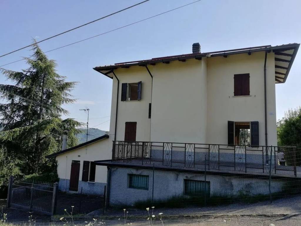 Casa indipendente a Carpineti in Strada Statale del Valico del Cerreto, 1 - Foto 2