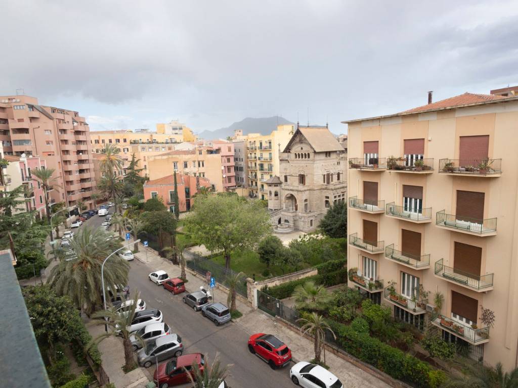 Appartamento a Palermo in Viale Regina Margherita, 23 - Foto 2