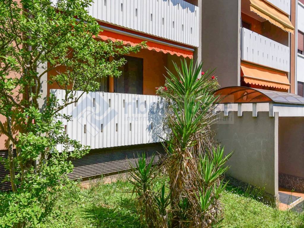 Appartamento a Desio in VIA DOLOMITI - Foto 2